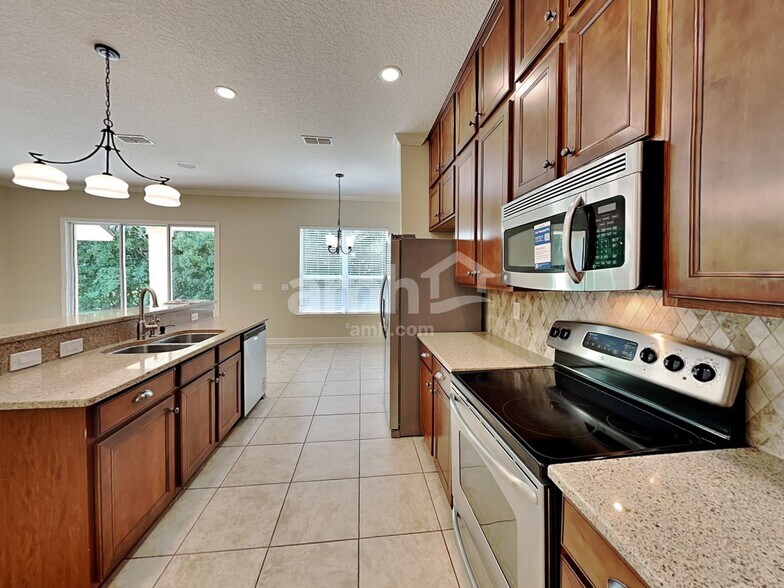 Building Photo - 908 Athlone Ln