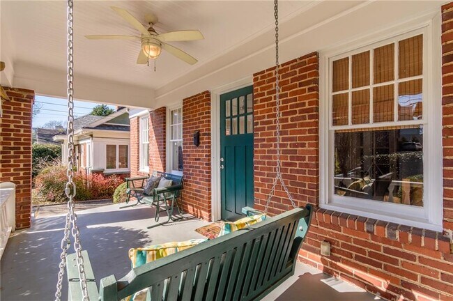 Building Photo - 628 Cooledge Ave NE