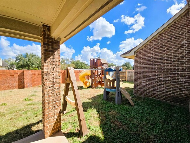 Building Photo - 5907 Falling Briar Lane