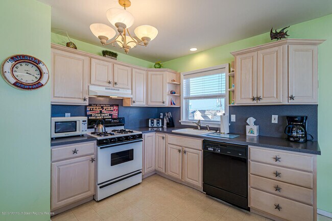 Building Photo - 2102 Oceanfront
