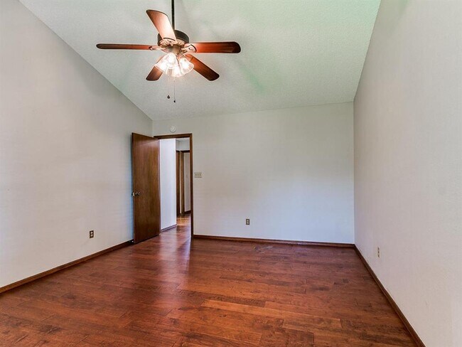 Building Photo - 4721 Persimmon Ct