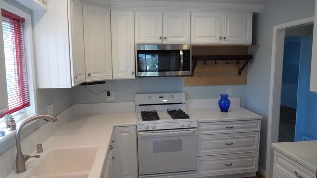 Building Photo - Nicely Updated 1 Bedroom 1 Bathroom, Coco ...