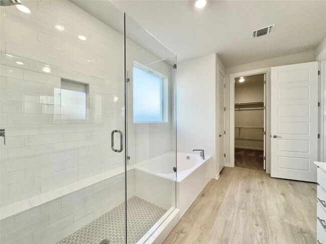 Building Photo - 404 Tinto St
