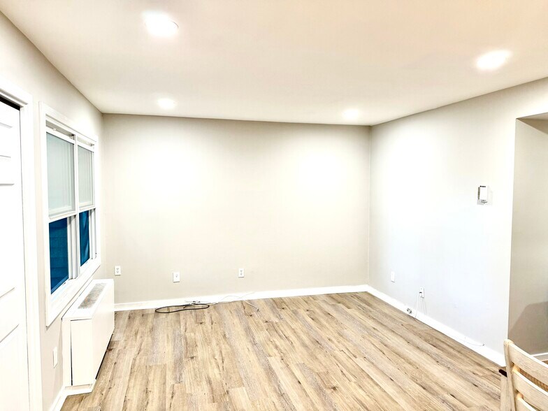 Building Photo - 11 Wild Oaks Rd