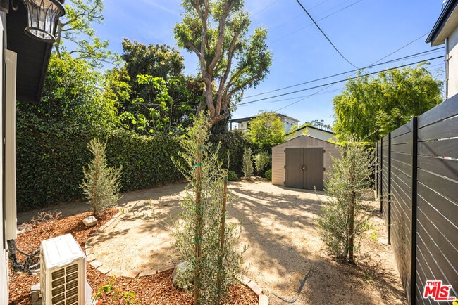 Building Photo - 2621 Veteran Ave