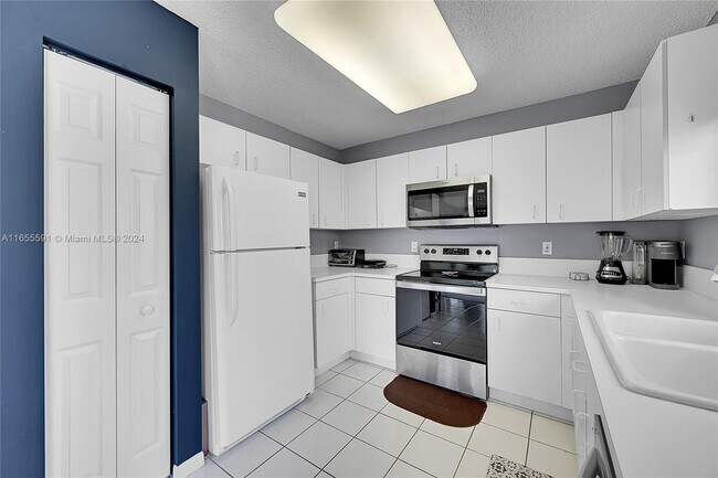 Building Photo - 3884 NW 63rd Terrace