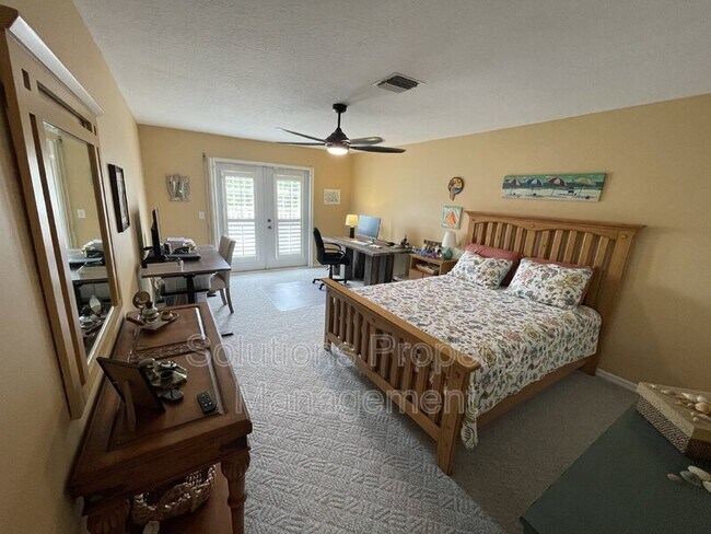 Building Photo - 250 St Lucie Ln