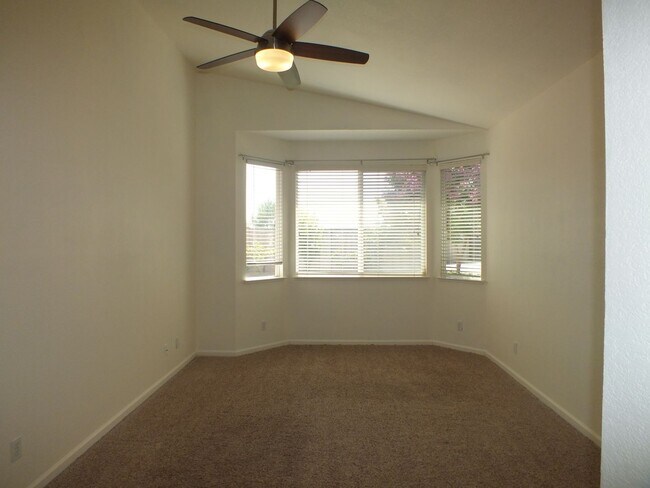 Building Photo - 3/2 Folsom Broadstone Village with outdoor...