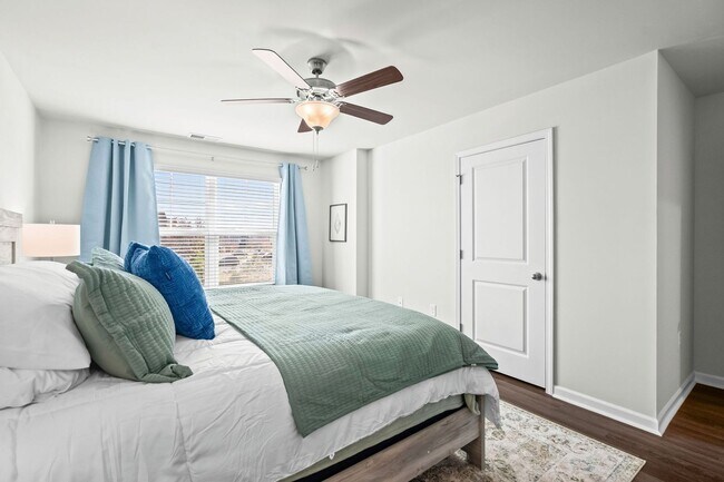 Building Photo - All Inclusive Seasonal Rental Available January 5-March 31st.