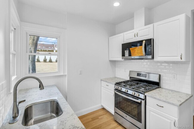 Building Photo - 475 Dobbs Ferry Rd