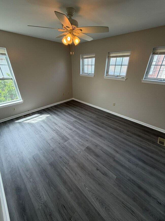 Building Photo - ??? MODERN 3BD & 1.5BATH HOUSE WALKING DISTANCE TO TEMPLE UNIVERSITY!!! ???