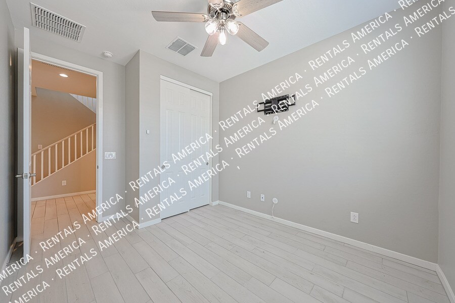 Building Photo - 15713 W Woodlands Ave