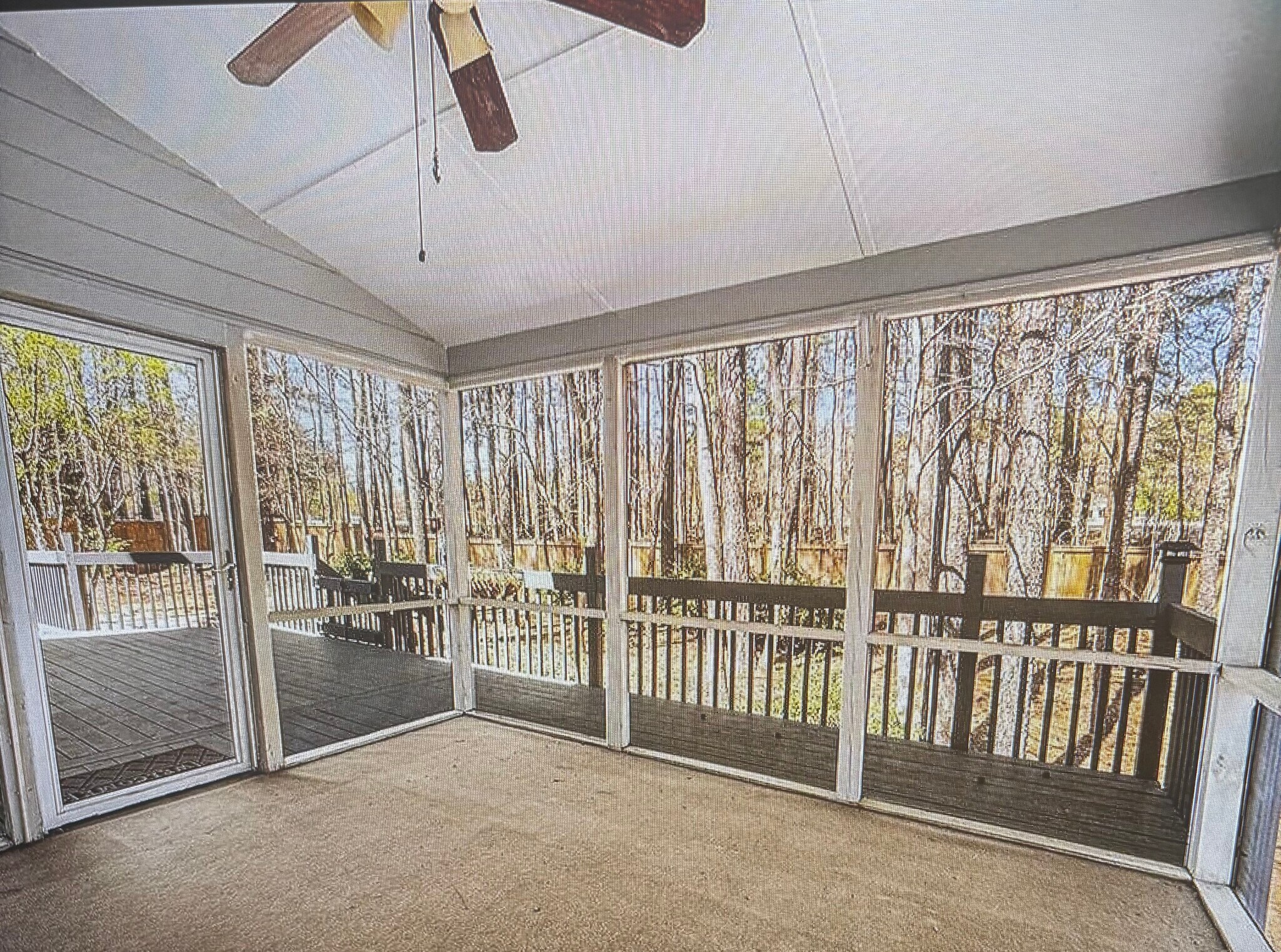 Deck enclosure - 2404 Caneridge Pt SW
