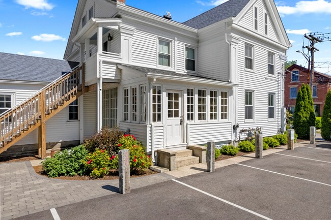 Building Photo - 6 Church St