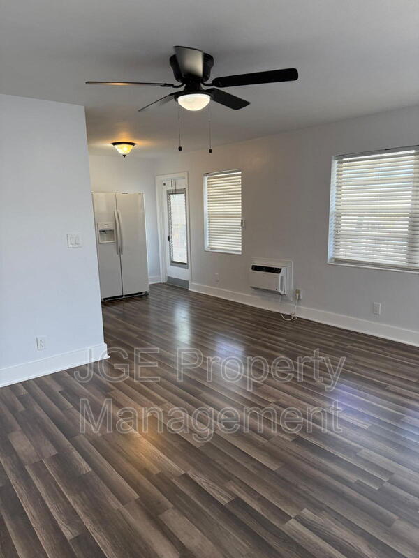 Building Photo - 810 Lake Shore Dr