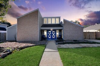 Building Photo - 15715 Creekhaven Dr