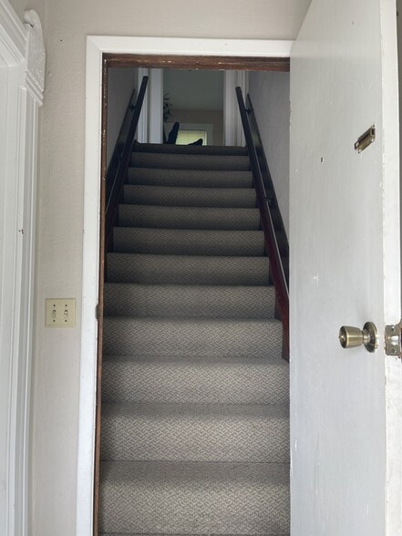 Stairs are steep - 906 1/2 S Mulberry St