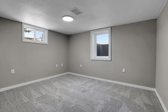 Building Photo - 4 bedroom, 2 bath Home in Golden