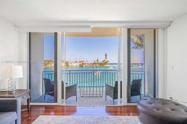 Building Photo - 2508 Bay Dr