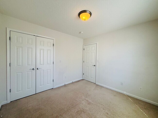 Building Photo - 200 Meadow Dr NW