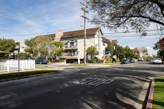 Building Photo - 11908 Dorothy St