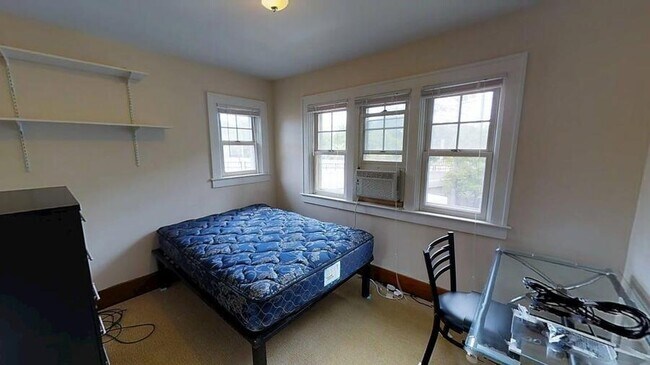 Building Photo - 1501 S State St