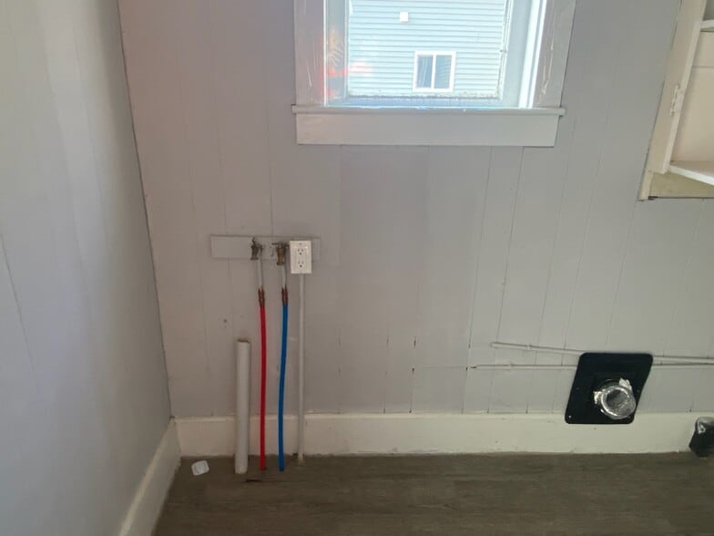 Laundry - 605 N Market St