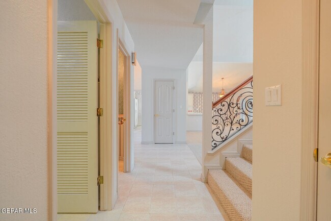 Building Photo - 2066 Paseo Del Prado Dr
