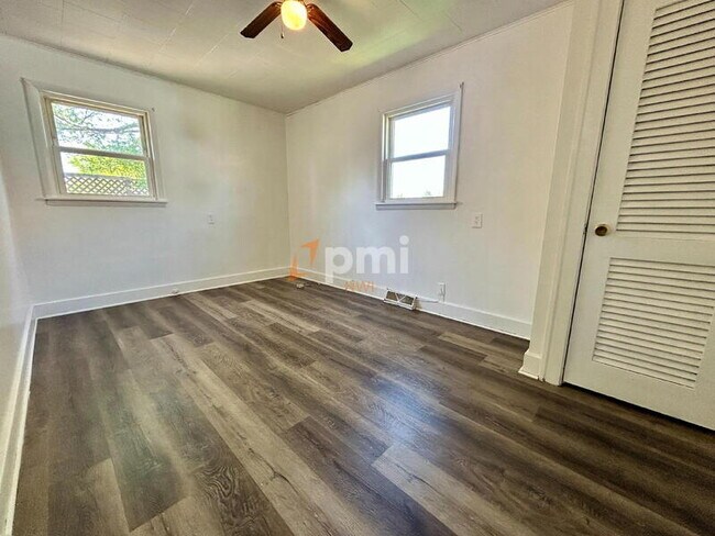 Building Photo - 7532 Monroe Ave