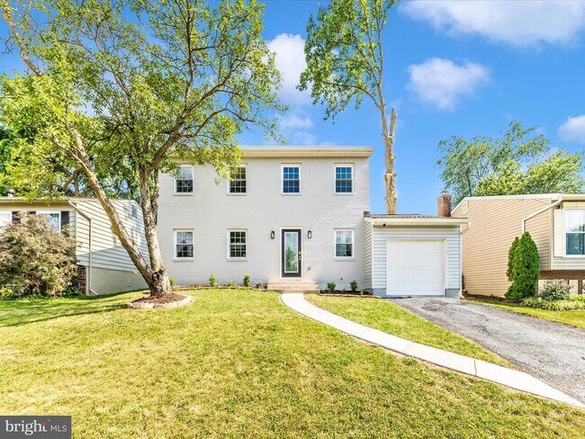 Building Photo - 1305 Peachtree Ct