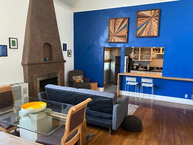 Building Photo - 1146 N Hudson Ave