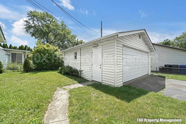 Building Photo - 3985 Ural Ave