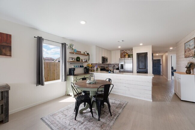 Building Photo - "NO RENT UNTIL SEP 1! Charming 4-Bedroom Oasis with 2 Full Baths in Converse - 1500 Sq Ft of Comf...