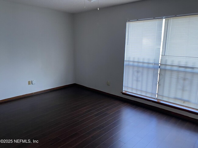 Building Photo - 5532 Bennington Dr
