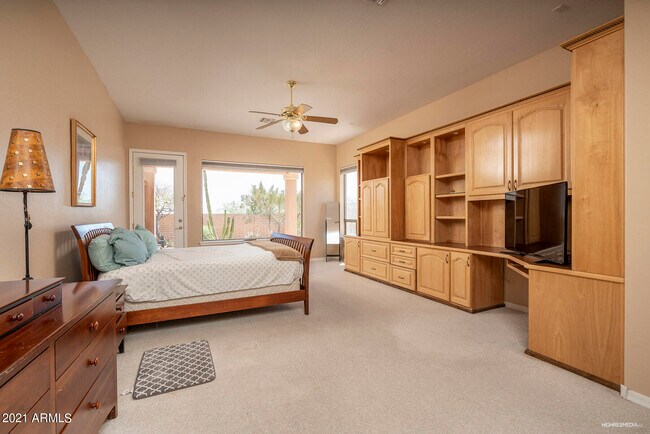 Building Photo - 533 W Desert Flower Ln