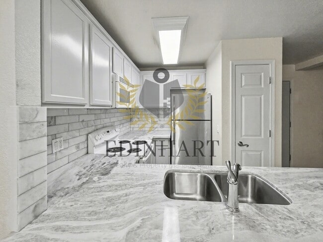 Building Photo - 2909 Huntington Blvd