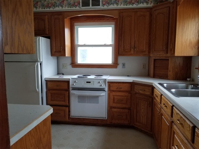 Building Photo - 711 E 5th St