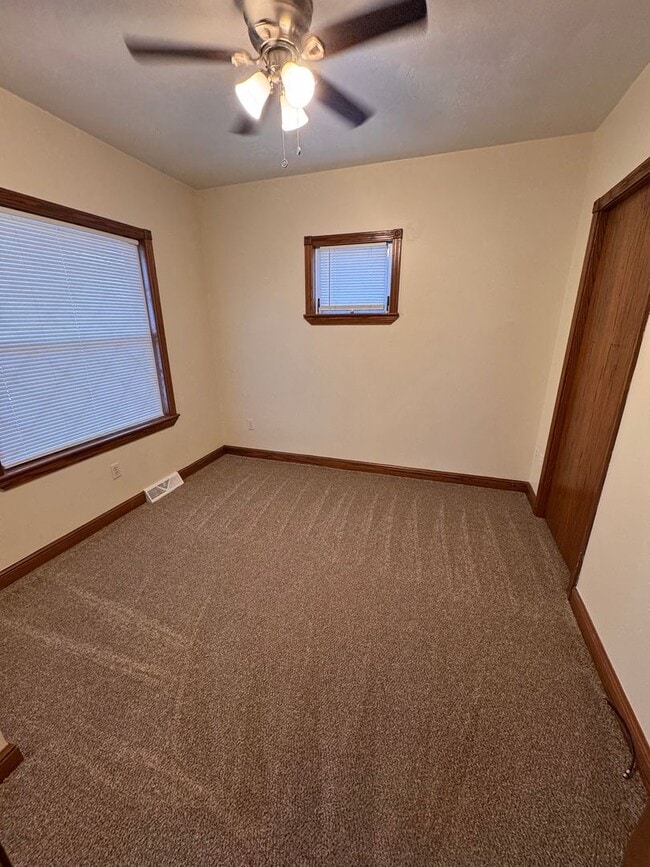 Building Photo - 27 Gordon St