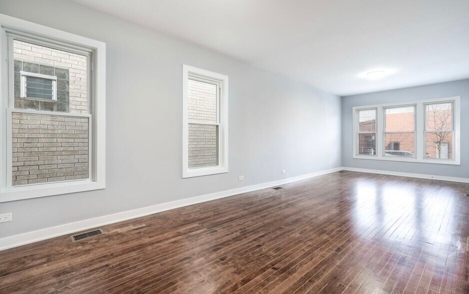 Building Photo - 4816 N Kilpatrick Ave