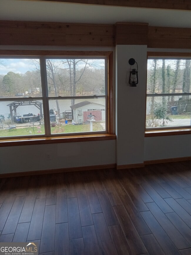 Building Photo - 148 W James Cir