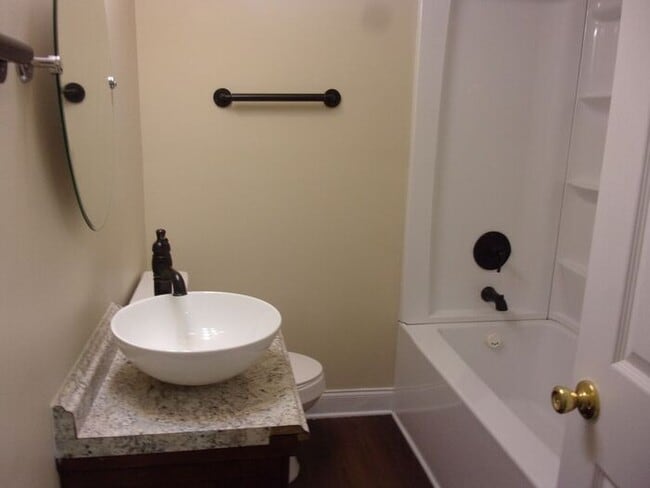 Building Photo - 3 Bedroom 2 Bath Beautifully Renovated Home in Lancaster