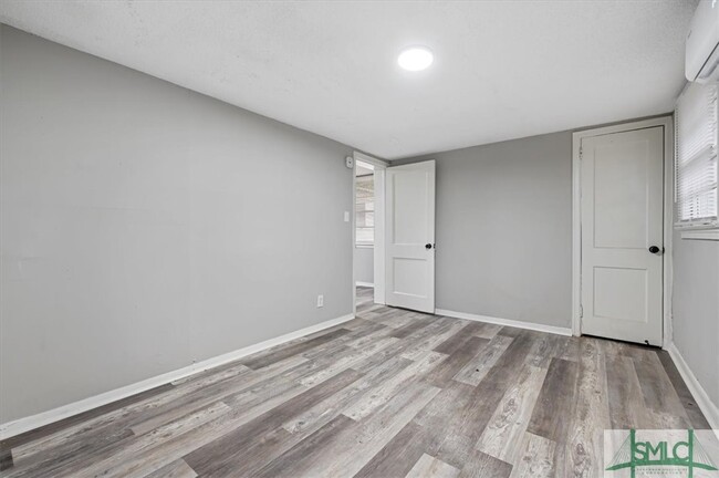 Building Photo - 119 W 60th St