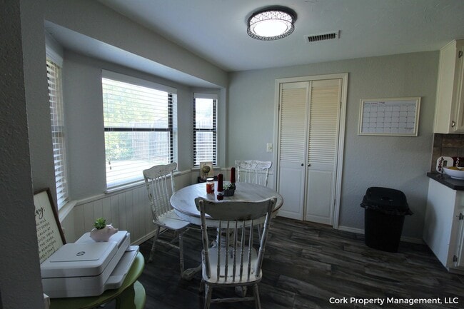 Building Photo - 1301 Del Norte Dr