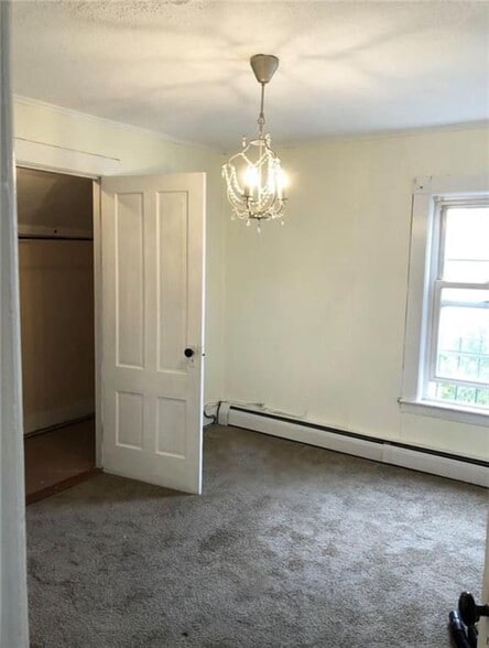 Building Photo - 6 Oak St