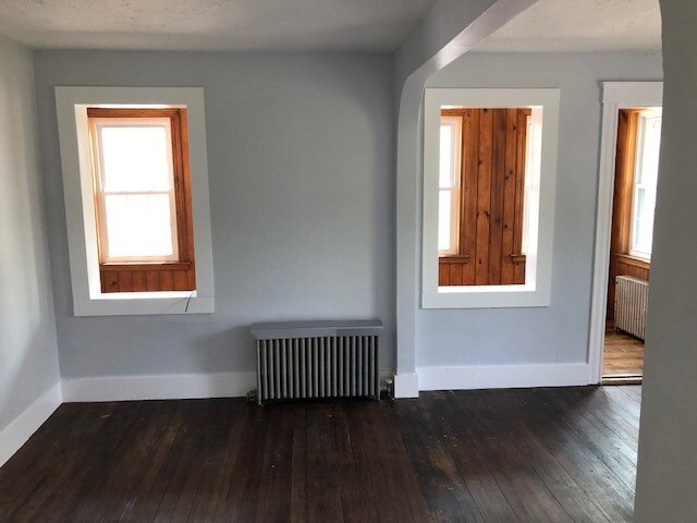 Building Photo - 93 1/2 Lake St