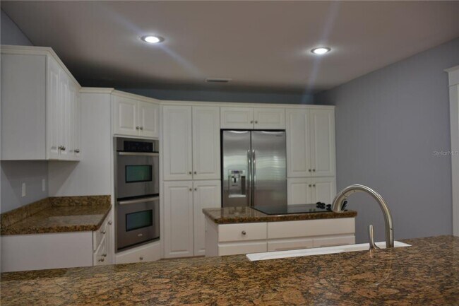Building Photo - 3012 W Fair Oaks Ave