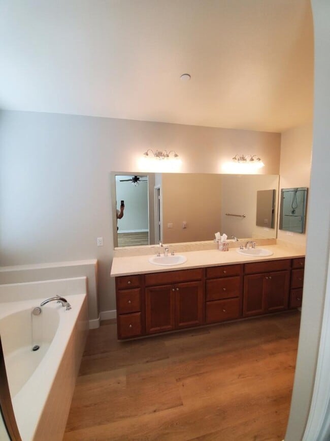 double vanity sinks - 31543 Mojave Rose Ct