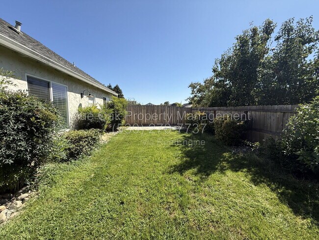 Building Photo - 39 Skywalker Ct