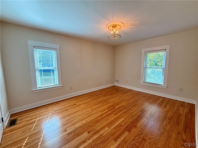 Building Photo - 11 Sanger Ave