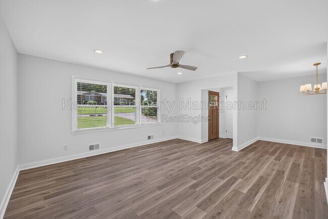 Building Photo - 3007 Stratford Dr